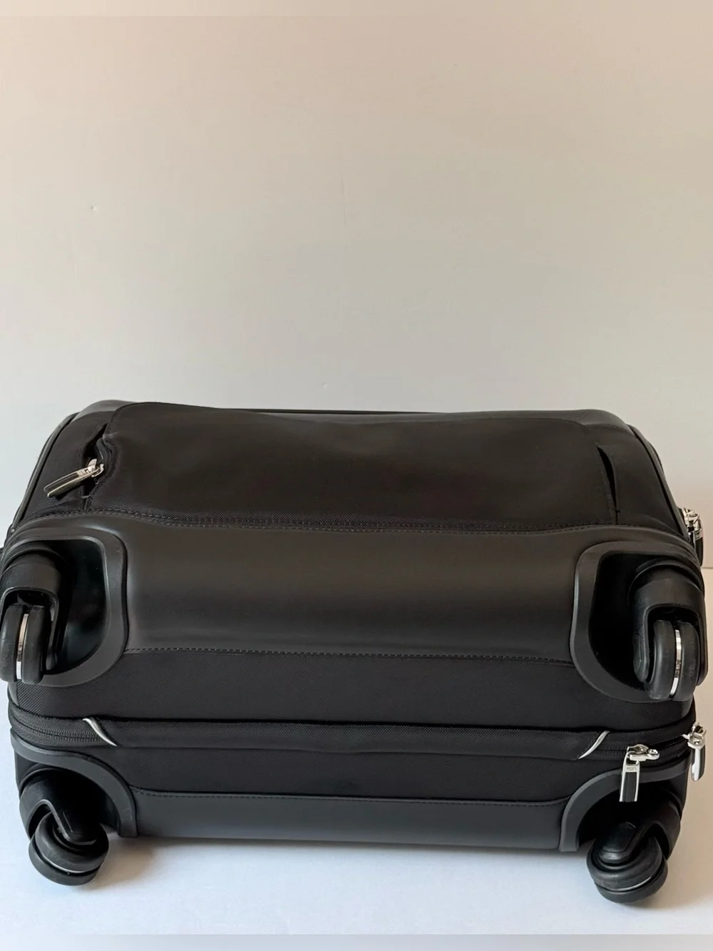 TUMI Arrivé McAllen Mobile Office Carry-On Compact Spinner Briefcase Black EUC